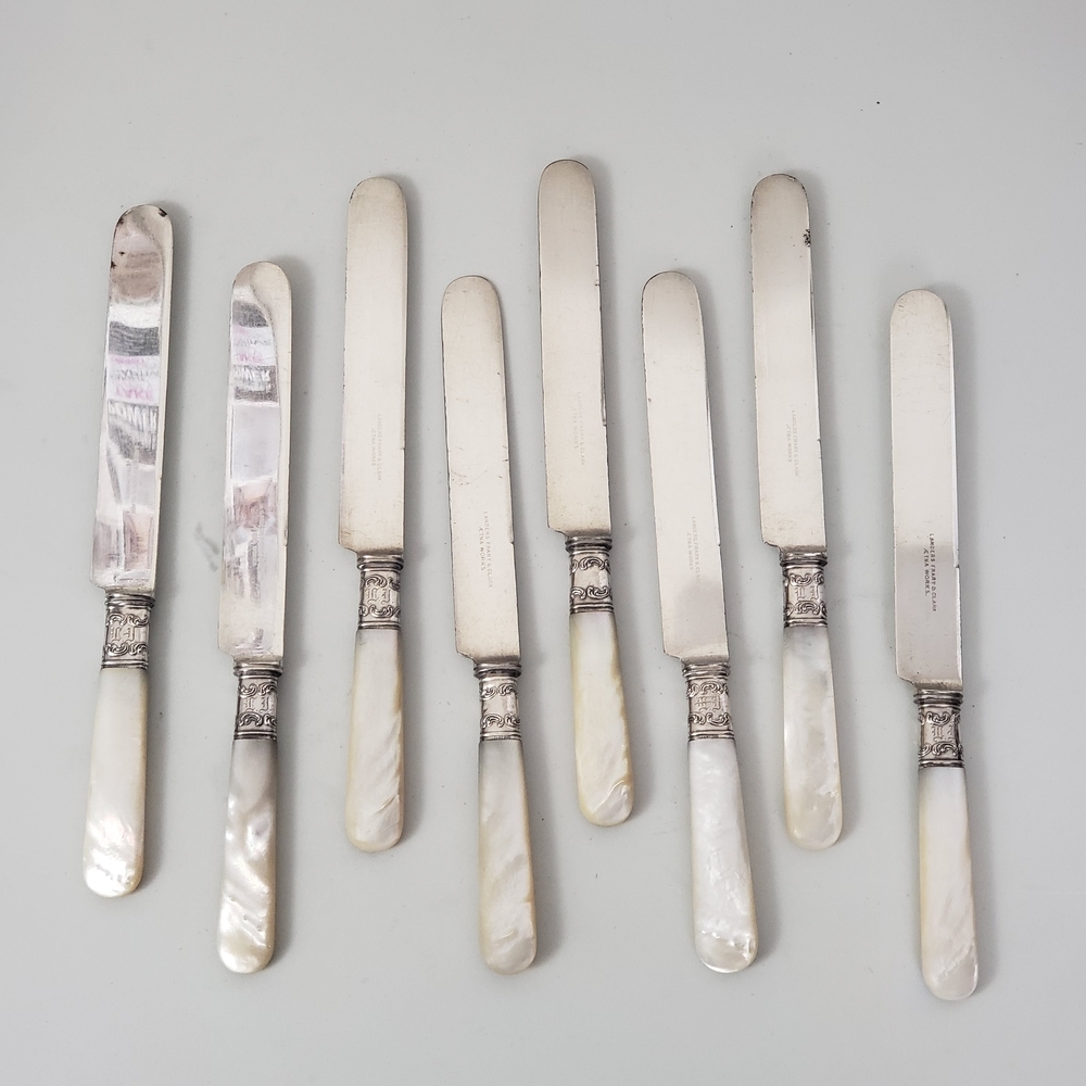 Landers, Frary & Clark Set of Mother-of-Pearl Handle Knives - 8 Pieces - Picture 2 of 16